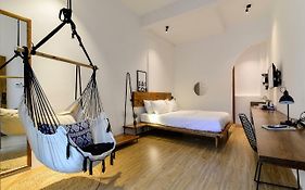 Khách sạn Leaf Signature - La Group